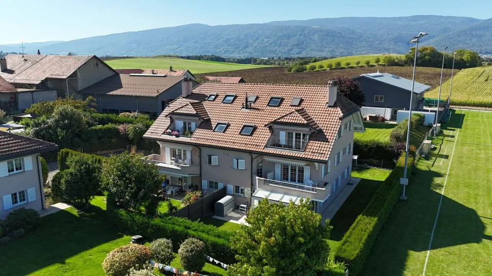 Appartamento duplex di 5 locali con balcone e posti auto interni ed esterni – foto 18 di 23