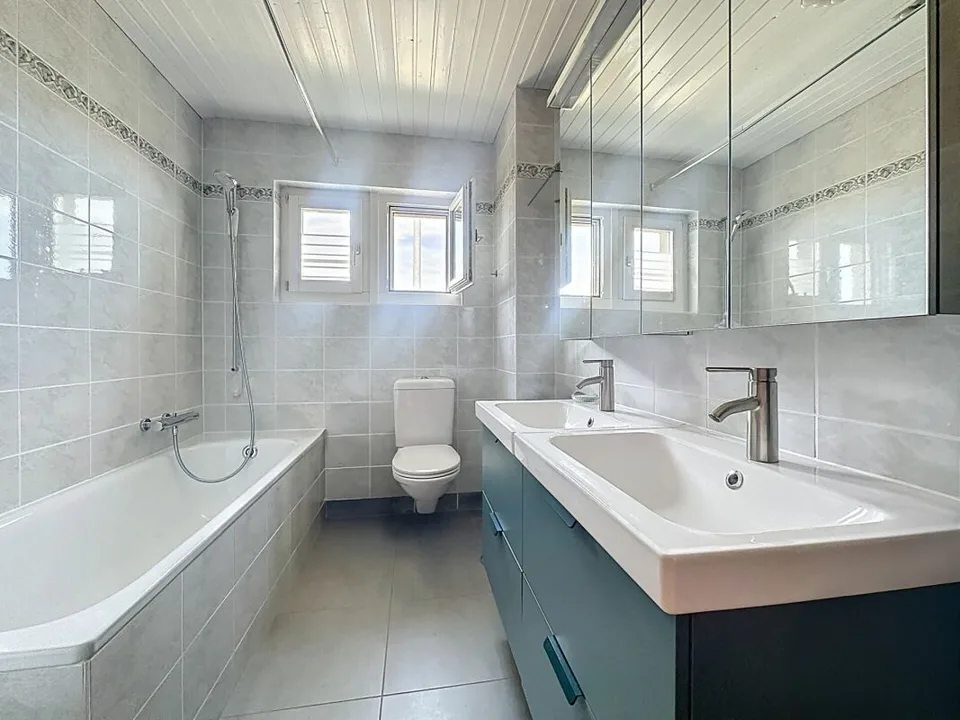 Appartamento duplex di 5 locali con balcone e posti auto interni ed esterni – foto 16 di 23