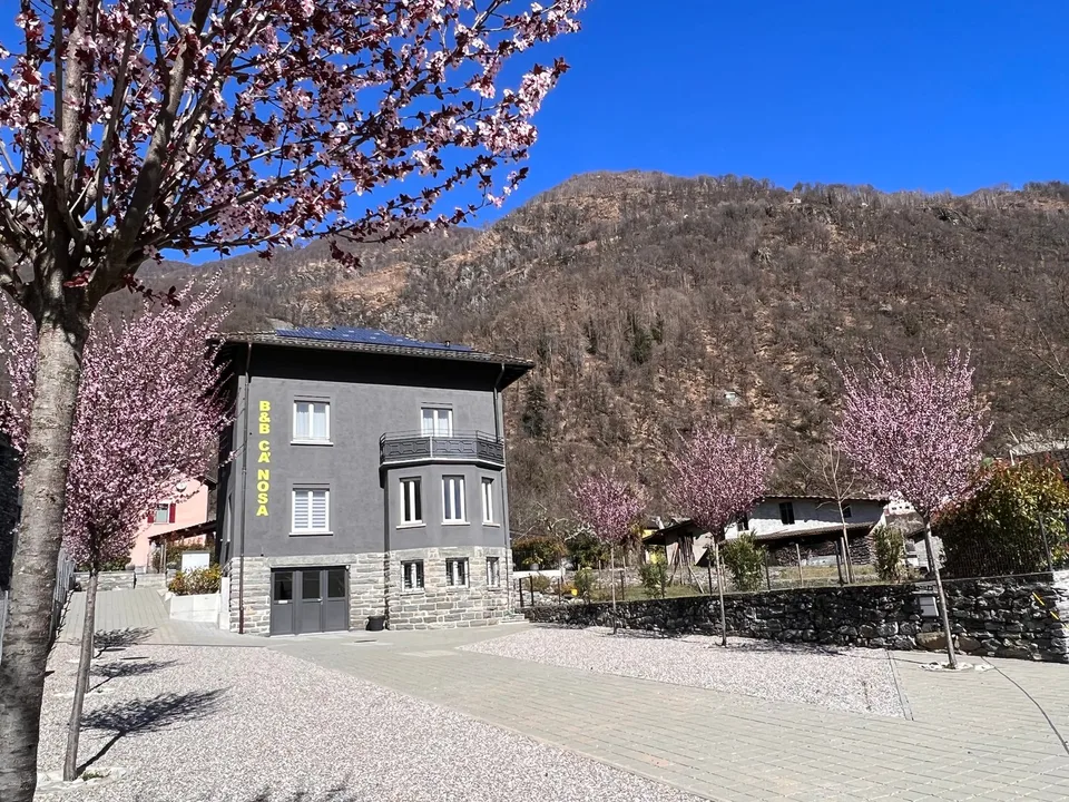 VENDESI IN CENTRO A GORDEVIO - B&B STORICO COMPLETAMENTE RISTRUTTURATO