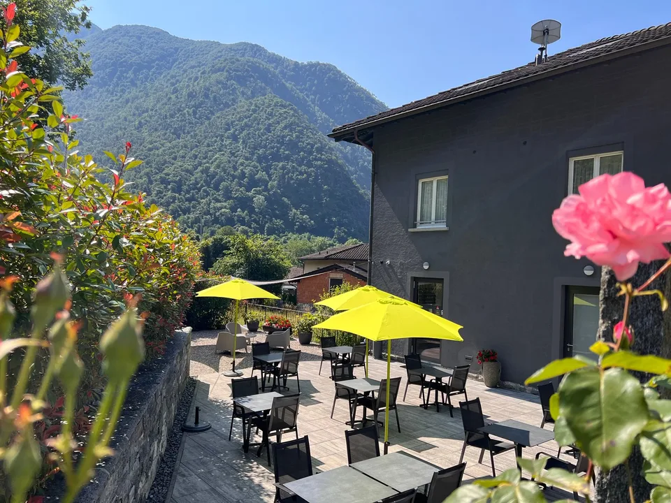 VENDESI IN CENTRO A GORDEVIO - B&B STORICO COMPLETAMENTE RISTRUTTURATO