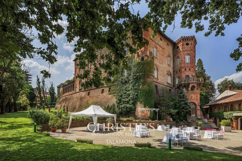 Boutique-Hotel zum Kauf in Oviglio, Provinz Alessandria