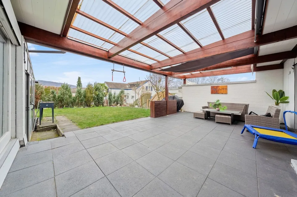 Casa a schiera di stile bungalow di 6,5 locali con giardino a Däniken - vantaggiosa in termini di tasse