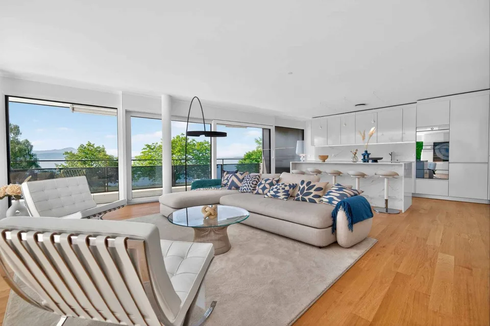 Neue 5,5-Zimmer-Wohnung im Eckgebäude mit 200m² Terrasse - Blick auf den Genfersee