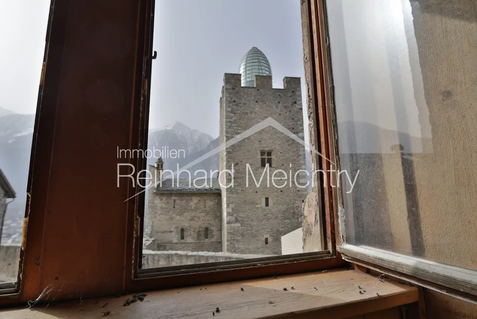 Historisches Wohnhaus mit 3 Wohnungen mit Blick auf das Leuker Schloss – foto 10 di 13
