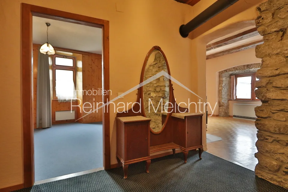 Historisches Wohnhaus mit 3 Wohnungen mit Blick auf das Leuker Schloss – foto 8 di 13
