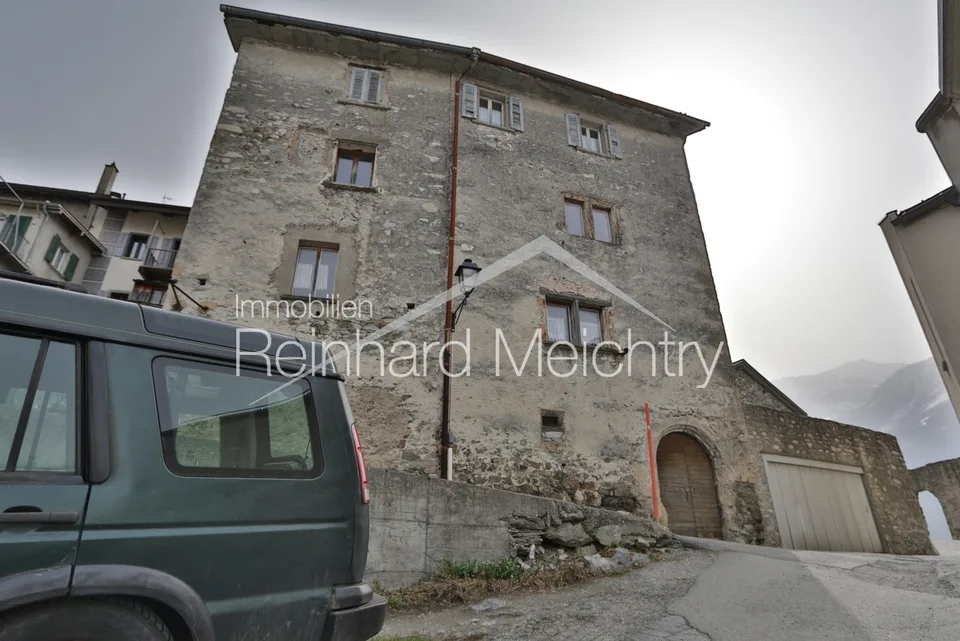 Historisches Wohnhaus mit 3 Wohnungen mit Blick auf das Leuker Schloss