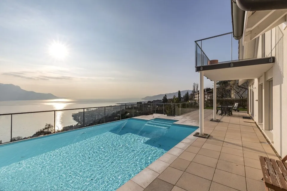 Bella villa con piscina che offre un panorama eccezionale