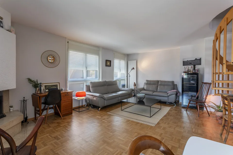 Geräumiges und angenehmes 3,5-Zimmer-Duplex mit Balkon in Gland