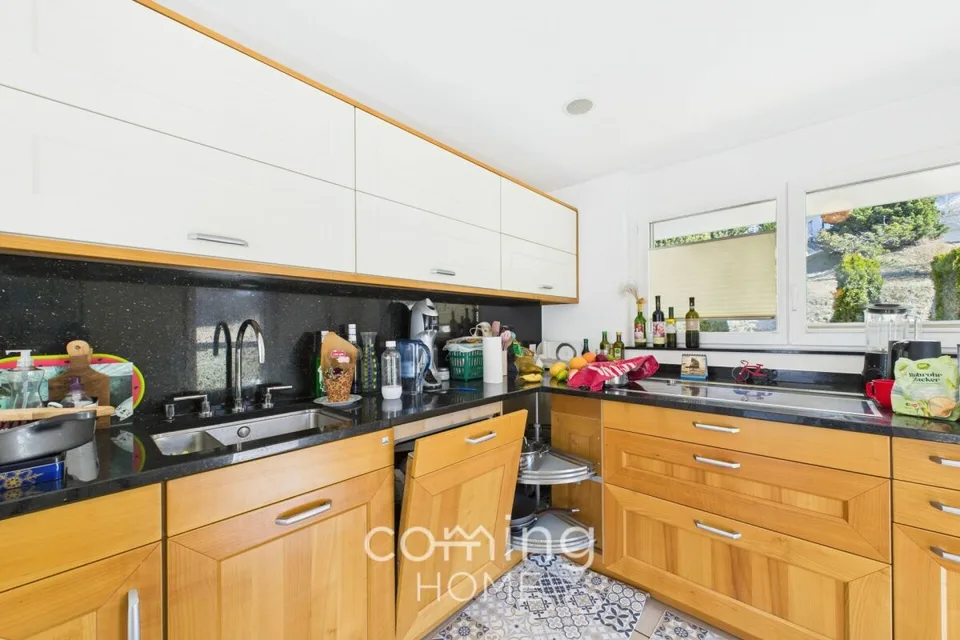 Elegante appartamento giardino di 5,5 locali con serra e vista montagna a Ried-Brig