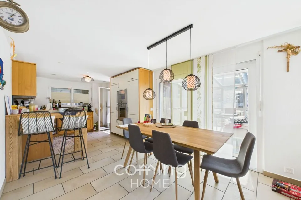 Elegante appartamento giardino di 5,5 locali con serra e vista montagna a Ried-Brig