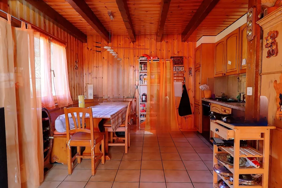 Chalet 4,5 Zimmer, zwischen Pisten und Thermalbädern