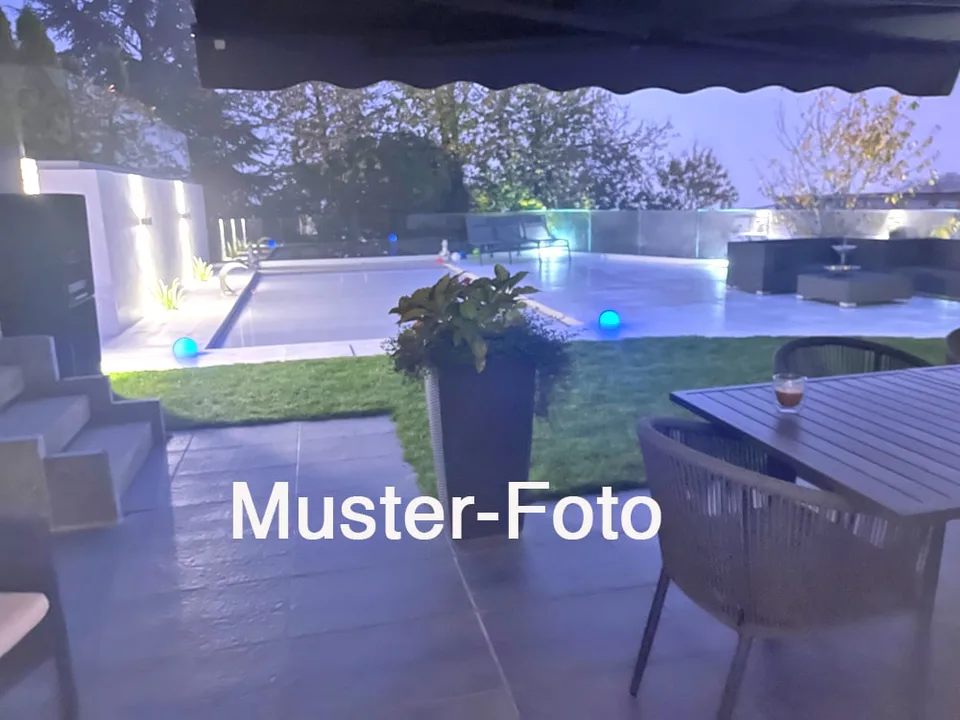 Vente discrète : Résidence de design représentative avec piscine & énorme potentiel (12 minutes de Sursee)