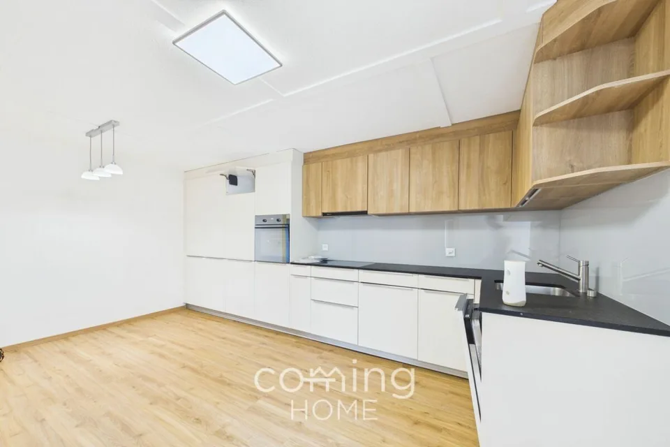 Balkon, Bergsicht und moderne Ausstattung - 4-Zimmer-Wohnung in sonnigem Eggerberg