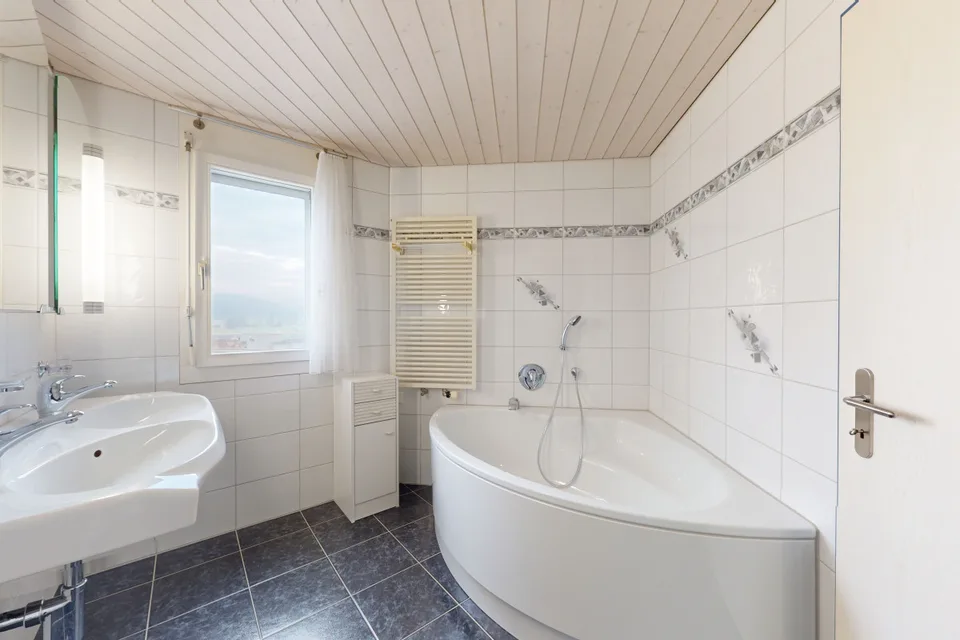 Dachwohnung mit fantastischer Bergsicht – Foto 21 von 22