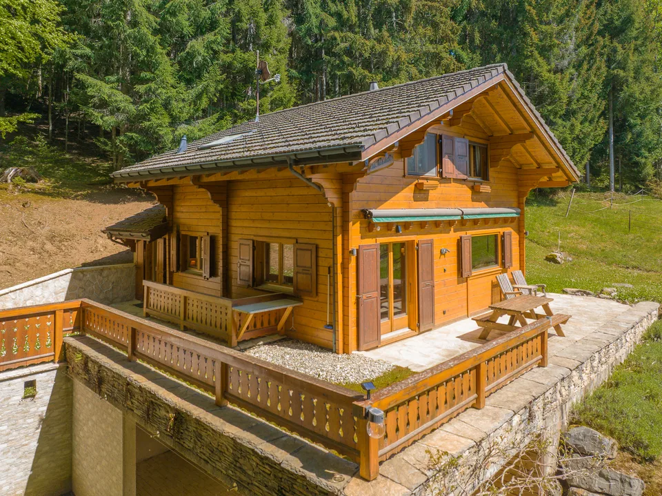 Un refuge alpin au coeur de la nature - clairière privée & art de vivre alpin Animaux alpins devant la fenêtre au quotidien !