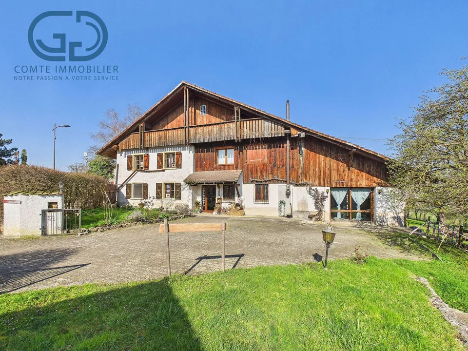 Alte renovierte Scheune mit 2 Wohnungen, Stall und Grundstück