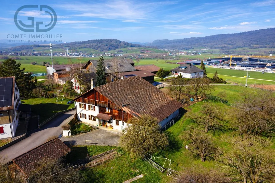 Ancienne ferme rénovée de 2 logements avec écurie et terrain