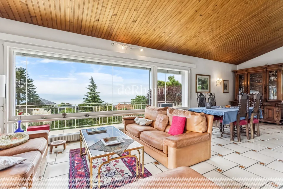 Einfamilienhaus mit 7,5 Zimmern und Seeblick