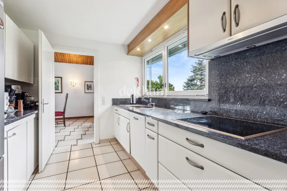 Einfamilienhaus mit 7,5 Zimmern und Seeblick