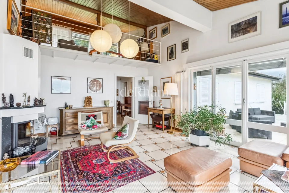 Einfamilienhaus mit 7,5 Zimmern und Seeblick