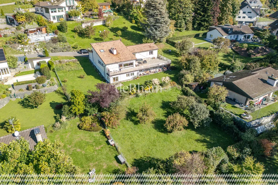 Einfamilienhaus mit 7,5 Zimmern und Seeblick