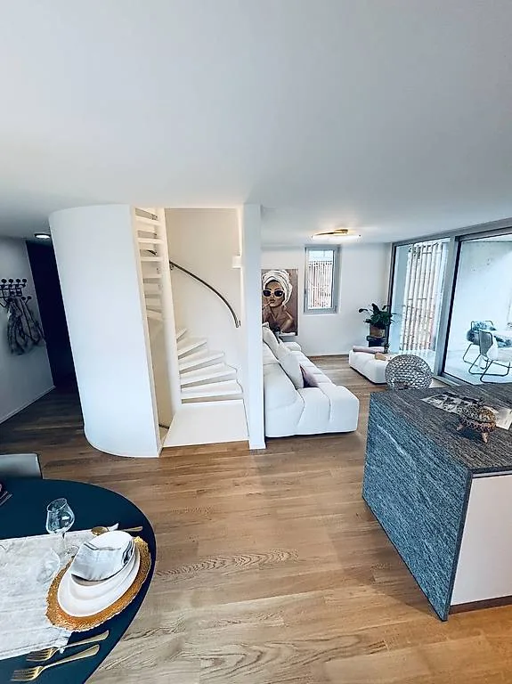 STIL, HARMONIE UND ARCHITEKTUR: EXKLUSIVE VILLEN ZUM VERKAUF