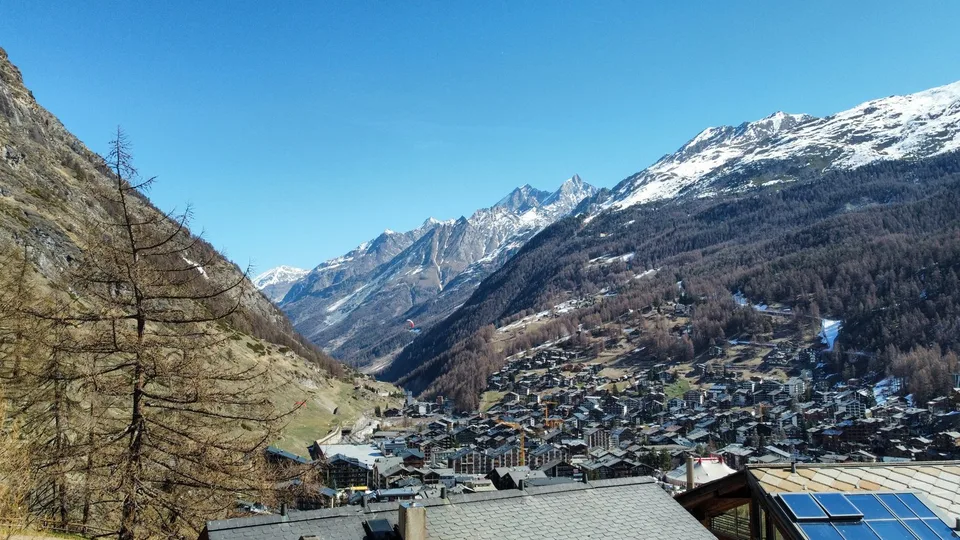 Sonnige Bauparzelle mit Bergsicht in Zermatt – Foto 8 von 11