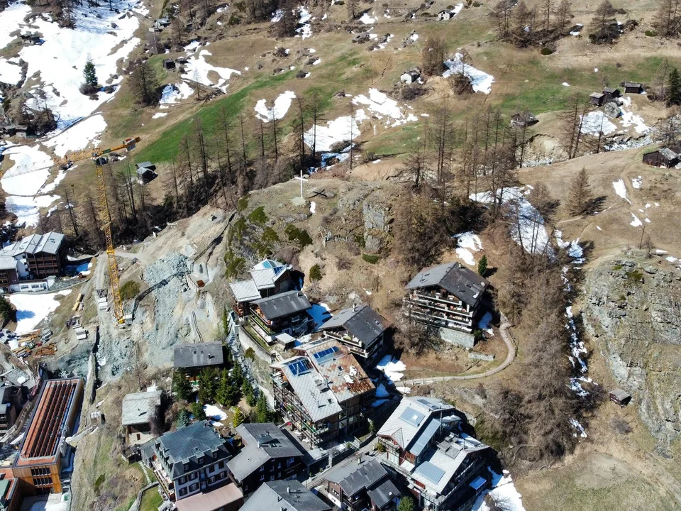 Sonnige Bauparzelle mit Bergsicht in Zermatt – Foto 10 von 11