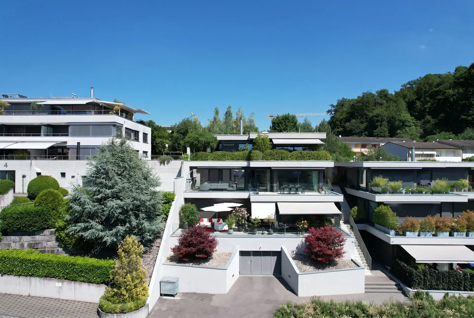 DESIGNERWOHNUNG MIT LIEBE ZUM DETAIL UND PANORAMASICHT