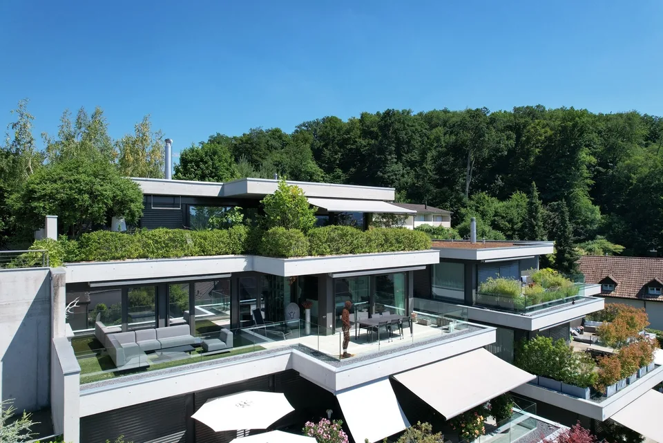 DESIGNERWOHNUNG MIT LIEBE ZUM DETAIL UND PANORAMASICHT