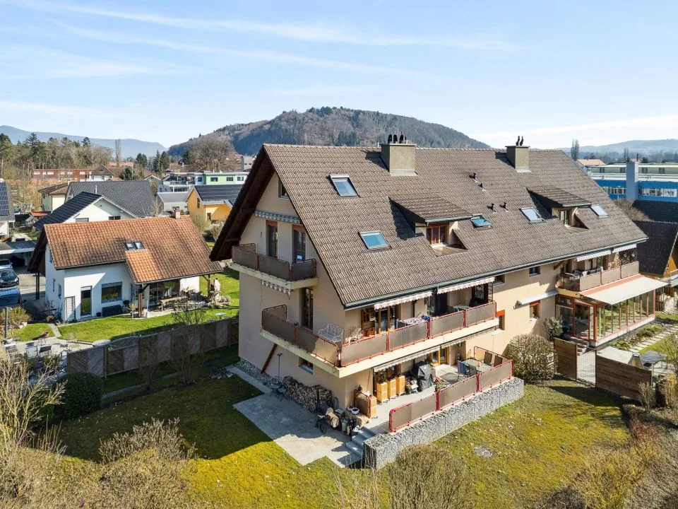 Prestigieux Duplex 5.5 pces "Pieds dans l'eau" avec Salle d'Escalade