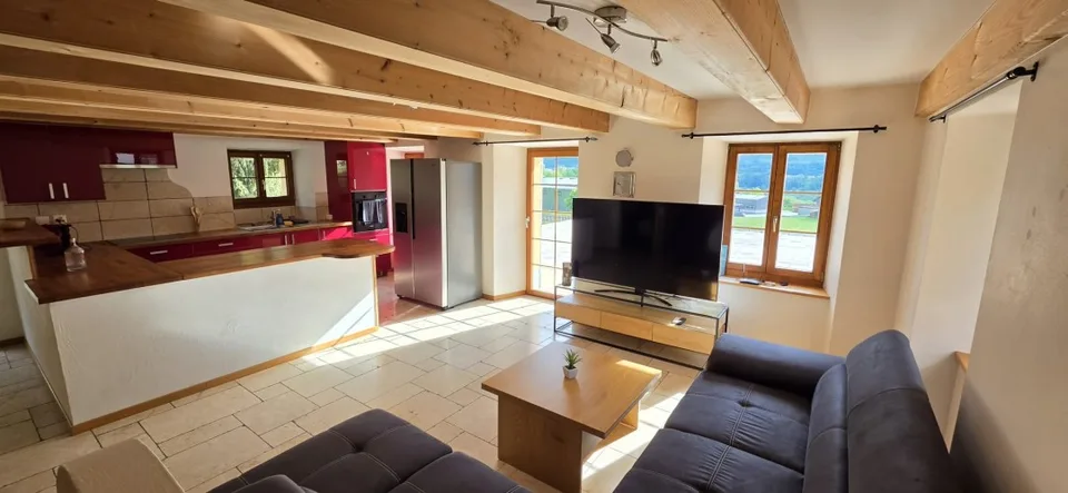 Bella casa con 2 appartamenti ristrutturati e grande giardino