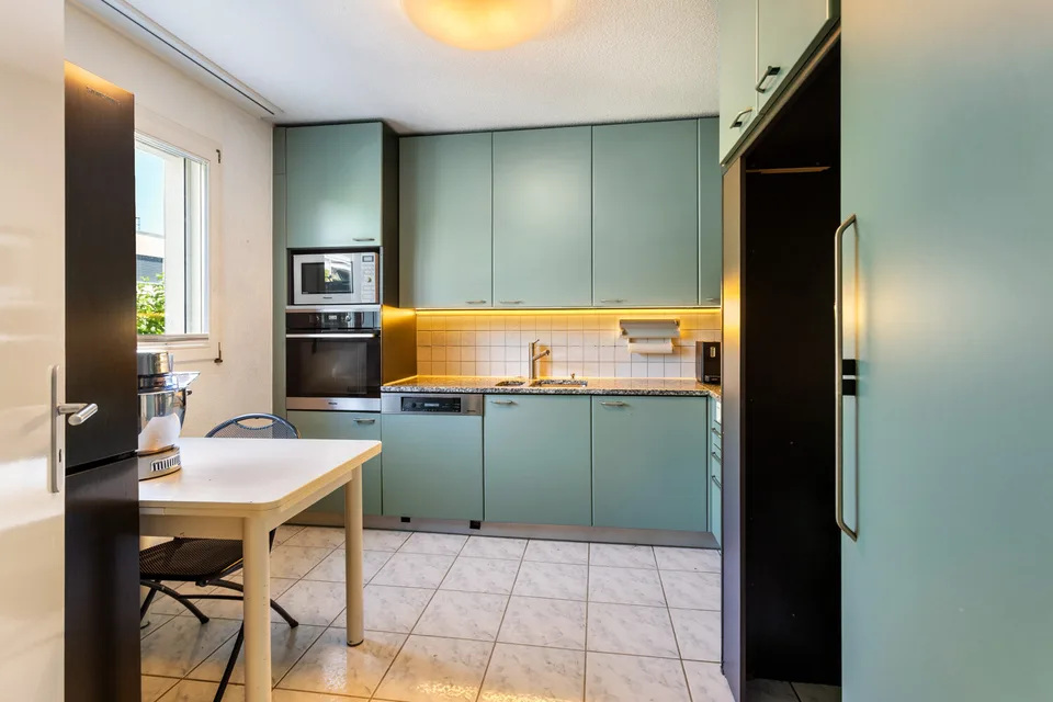 RISERVATO! Casa a schiera accogliente con giardino idillico pronto per essere occupata