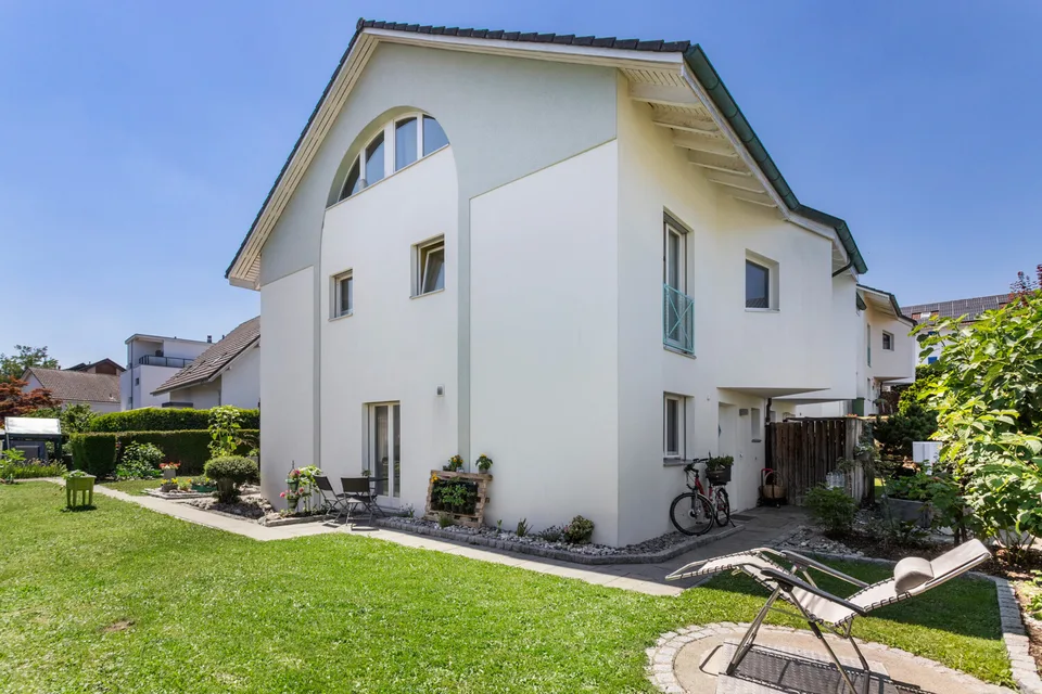 RESERVIERT! Gemütliches Doppel-Haus mit idyllischen Garten zum Einzieh