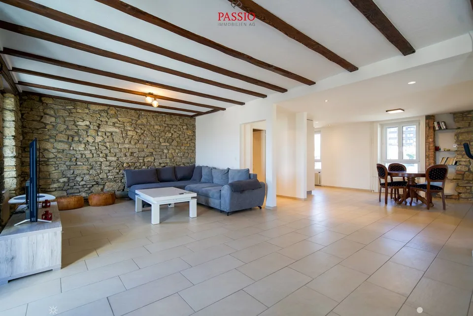 Maison multifamiliale unique avec 3 unités d'habitation et vue de rêve