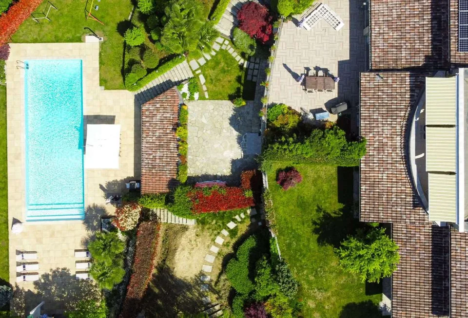 Casnate Con Bernate - Prächtige Luxusvilla mit Pool
