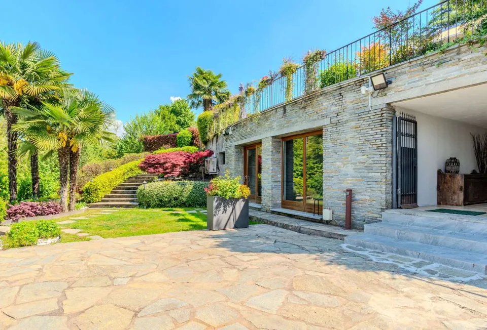 Casnate Con Bernate - Prächtige Luxusvilla mit Pool