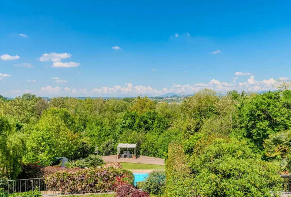 Casnate Con Bernate - Prächtige Luxusvilla mit Pool