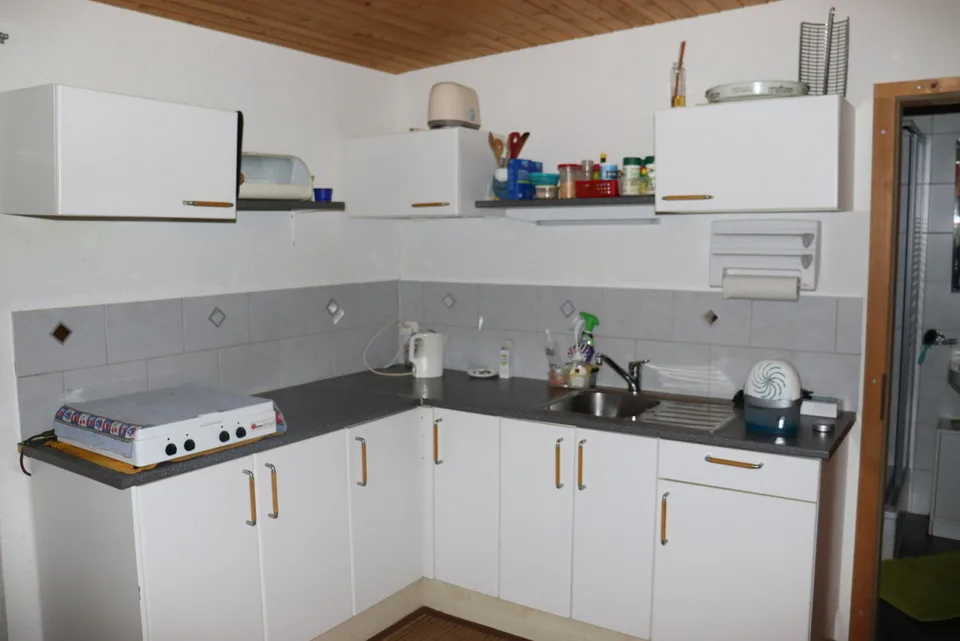 Affascinante casa da campeggio di 2,5 locali con terrazza soleggiata a Raron VS