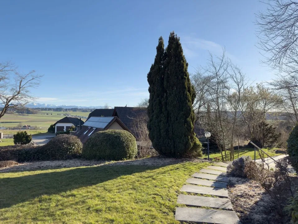 Freistehendes 7-Zimmer-Einfamilienhaus mit luxuriösem Wintergarten, schönem Umschwung und Aussenschwimmbad – Foto 26 von 30