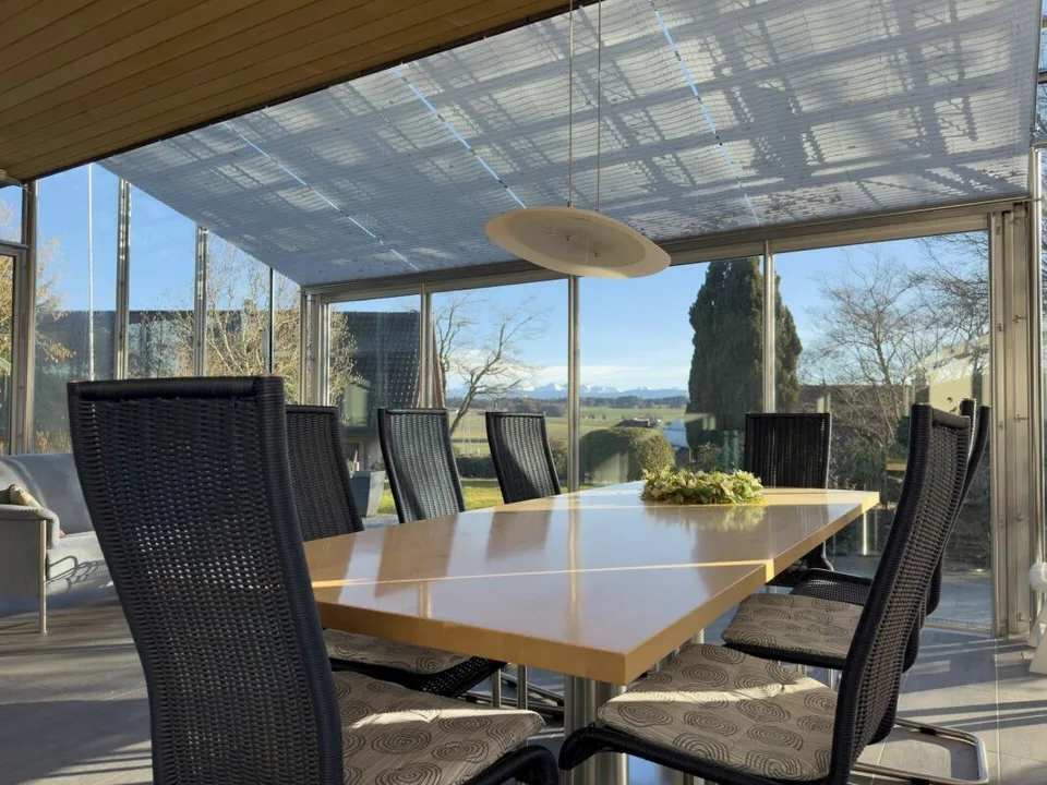 Freistehendes 7-Zimmer-Einfamilienhaus mit luxuriösem Wintergarten, schönem Umschwung und Aussenschwimmbad – Foto 7 von 30