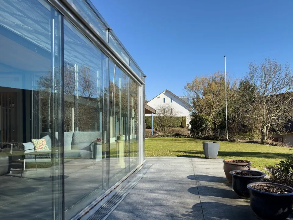 Freistehendes 7-Zimmer-Einfamilienhaus mit luxuriösem Wintergarten, schönem Umschwung und Aussenschwimmbad – Foto 15 von 30