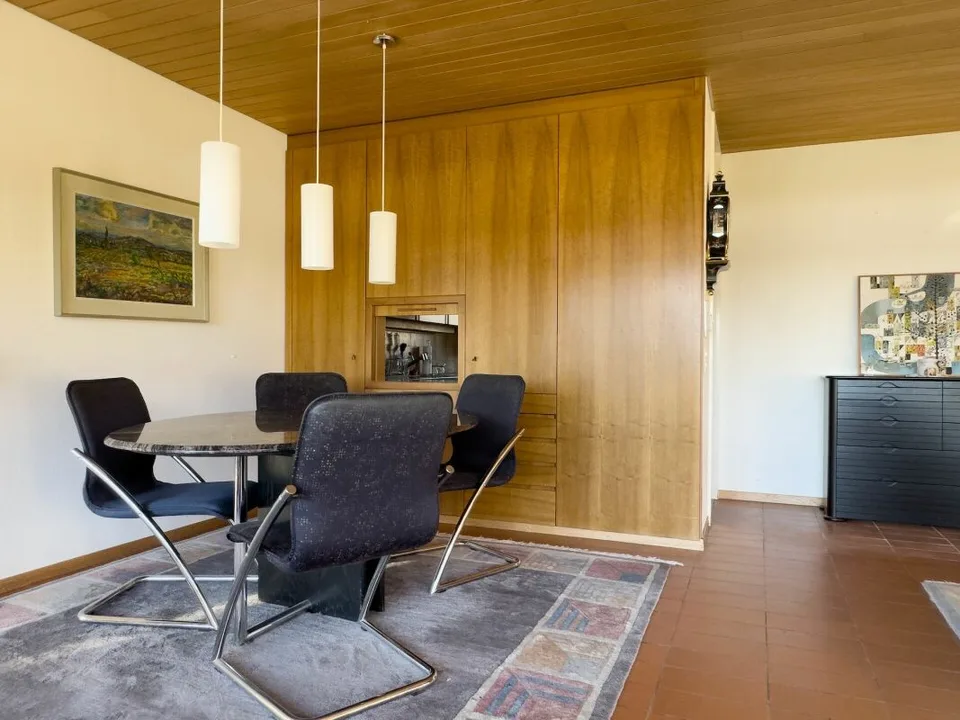 Freistehendes 7-Zimmer-Einfamilienhaus mit luxuriösem Wintergarten, schönem Umschwung und Aussenschwimmbad – Foto 12 von 30