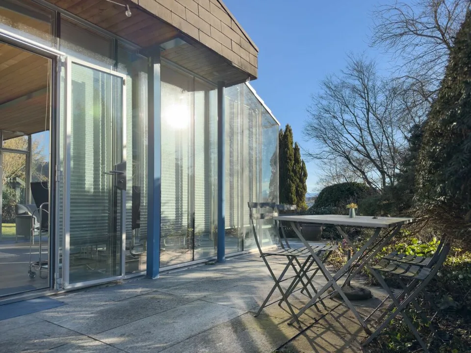 Freistehendes 7-Zimmer-Einfamilienhaus mit luxuriösem Wintergarten, schönem Umschwung und Aussenschwimmbad – Foto 23 von 30