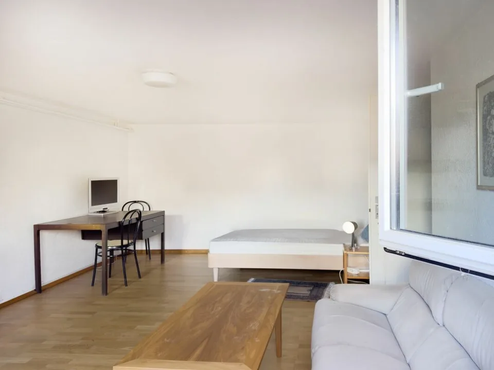Freistehendes 7-Zimmer-Einfamilienhaus mit luxuriösem Wintergarten, schönem Umschwung und Aussenschwimmbad – Foto 28 von 30