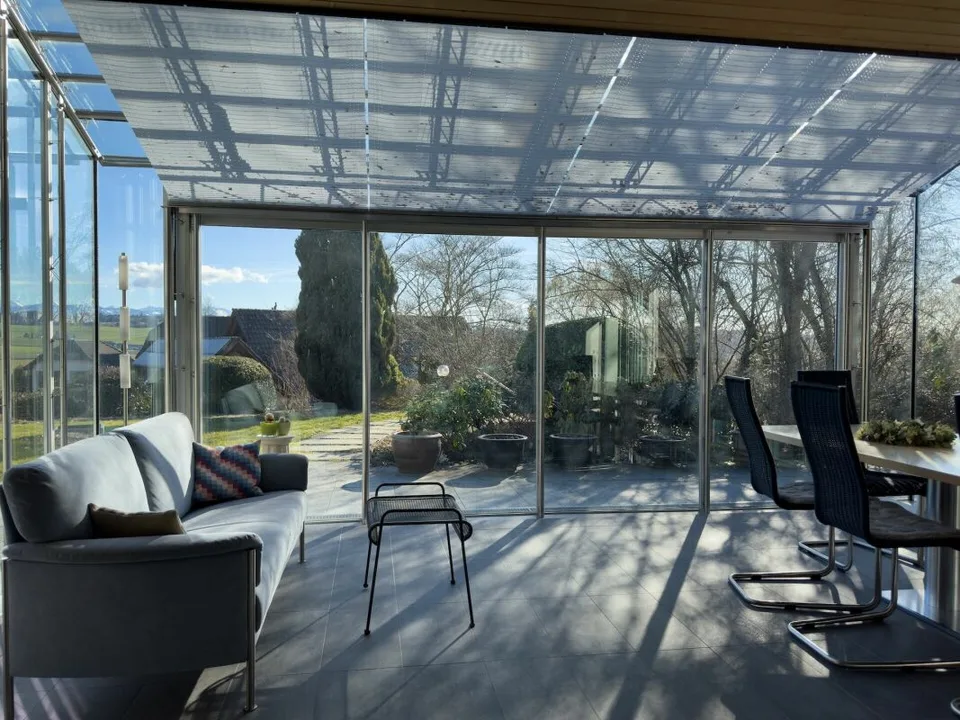 Freistehendes 7-Zimmer-Einfamilienhaus mit luxuriösem Wintergarten, schönem Umschwung und Aussenschwimmbad – Foto 19 von 30