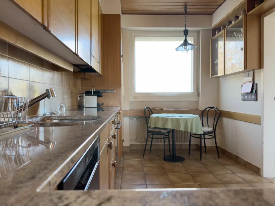 Freistehendes 7-Zimmer-Einfamilienhaus mit luxuriösem Wintergarten, schönem Umschwung und Aussenschwimmbad – Foto 13 von 30