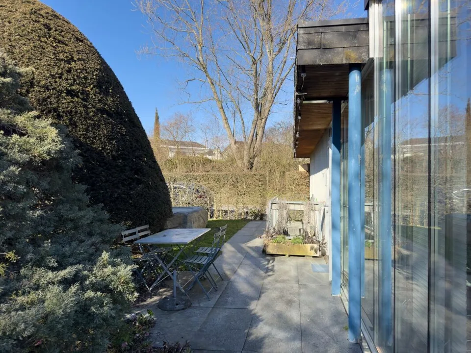 Freistehendes 7-Zimmer-Einfamilienhaus mit luxuriösem Wintergarten, schönem Umschwung und Aussenschwimmbad – Foto 25 von 30