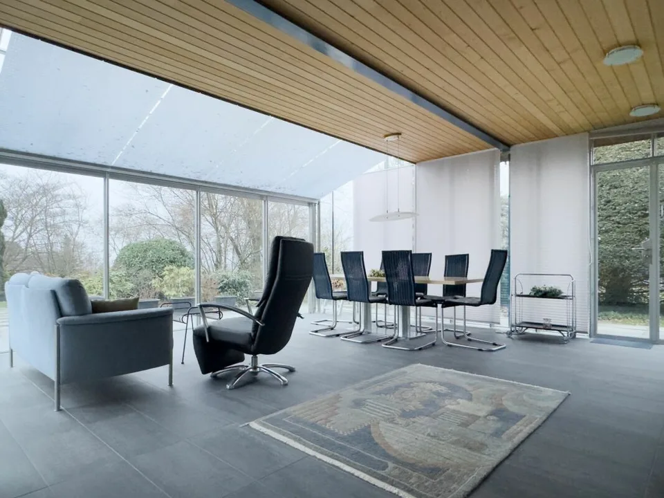 Freistehendes 7-Zimmer-Einfamilienhaus mit luxuriösem Wintergarten, schönem Umschwung und Aussenschwimmbad – Foto 18 von 30