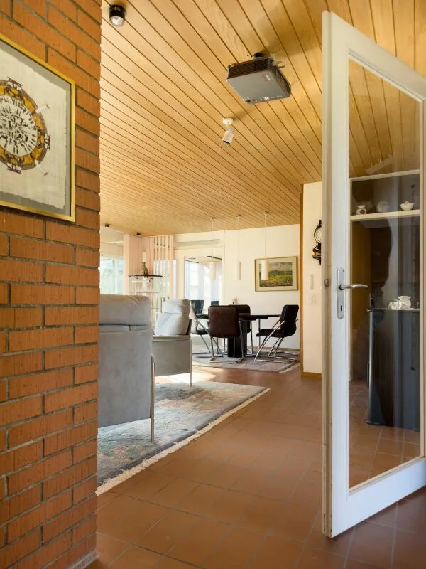 Freistehendes 7-Zimmer-Einfamilienhaus mit luxuriösem Wintergarten, schönem Umschwung und Aussenschwimmbad – Foto 8 von 30